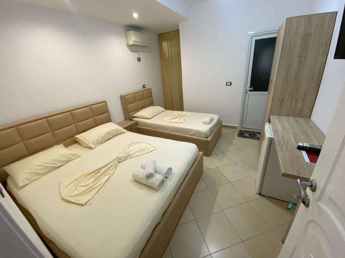 Hotel Vila Flowers Vlorë Zimmer foto