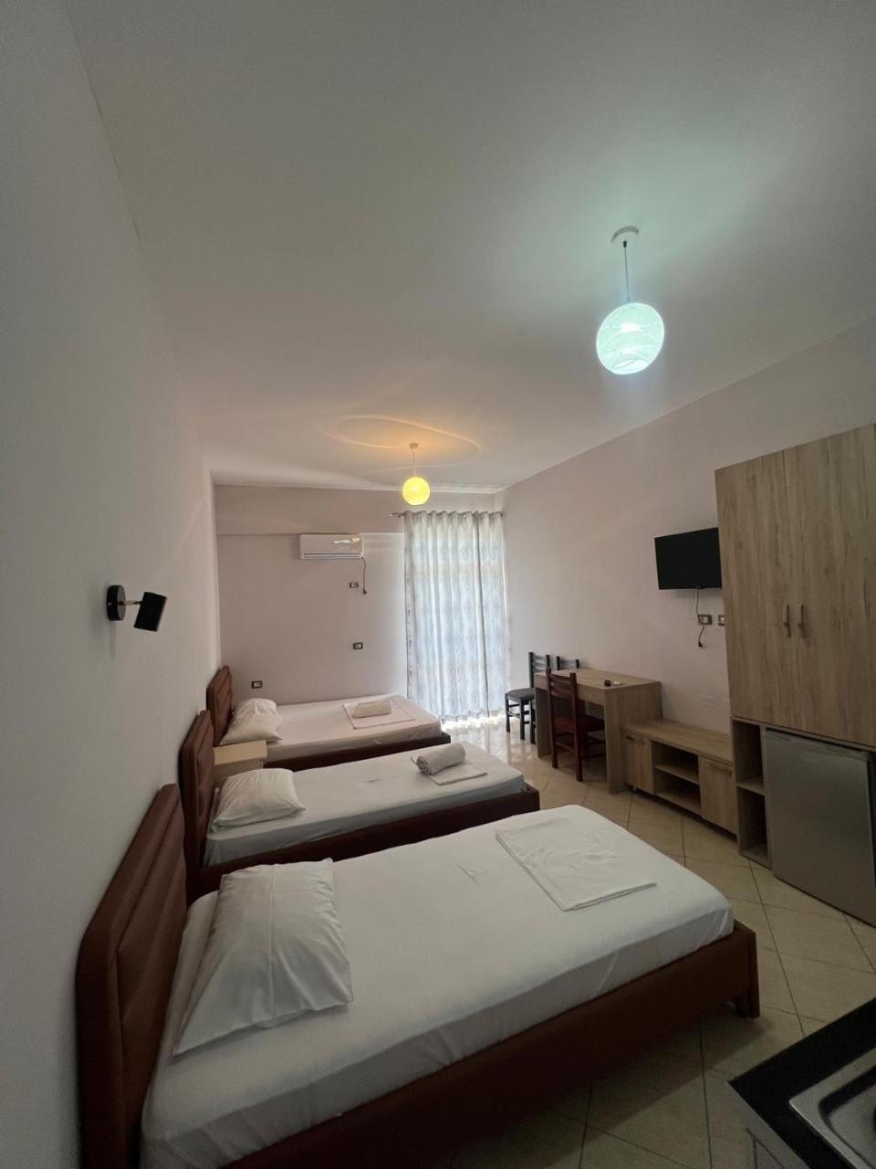Hotel Vila Flowers Vlorë Zimmer foto