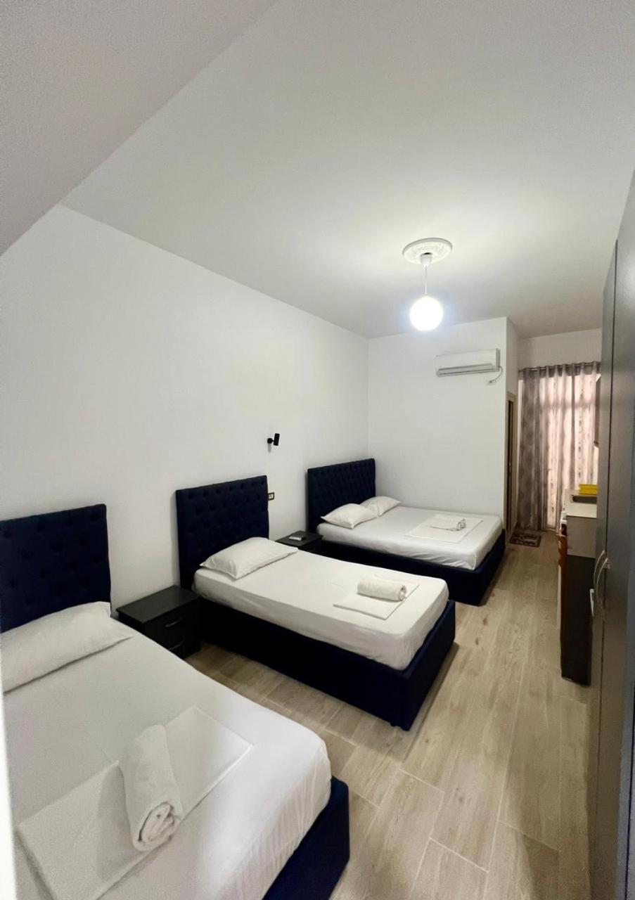 Hotel Vila Flowers Vlorë Zimmer foto
